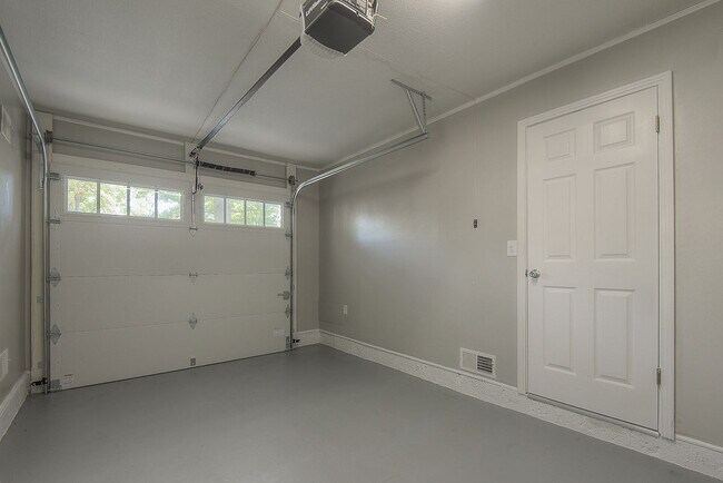Building Photo - 2324 W 79th Terrace