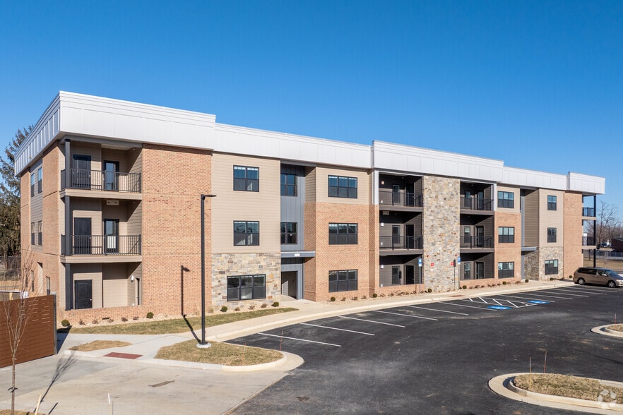 Building Photo - CARLS CORNER RESIDENTIAL