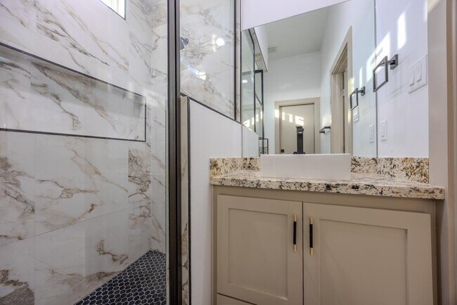 Building Photo - 3912 Texas Dr