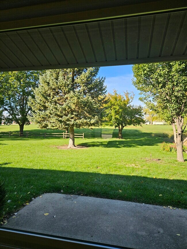 Building Photo - 1460 Vandenburg Cir