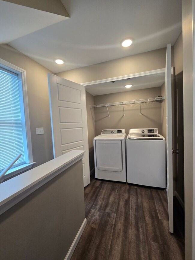 Building Photo - Your Winter Shared Housing Solution – Comfort, Convenience, and Savings!