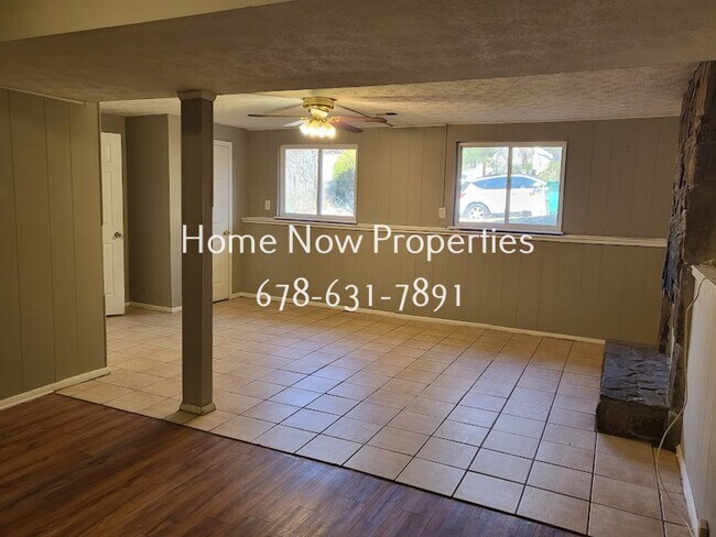 Building Photo - Beautiful 5 bedroom/3 bath in Stone Mountain!