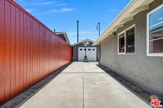 Building Photo - 2855 Dunleer Pl