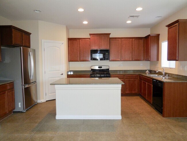 Building Photo - Spacious House w/Tons of Storage,Tile & Wo...