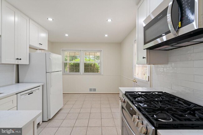Building Photo - 8341 Carnegie Dr