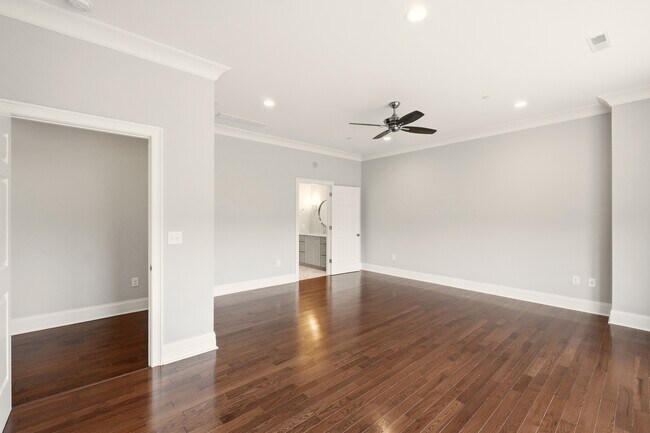 Building Photo - 6600 Seminary Woods Pl