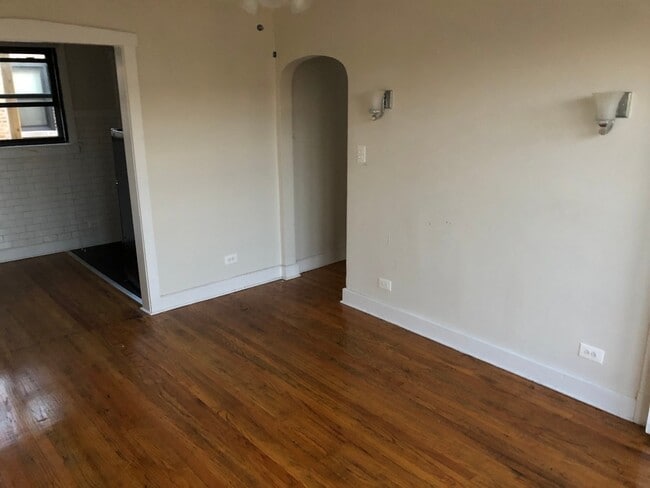 Primary Photo - 6364 N Hermitage Ave