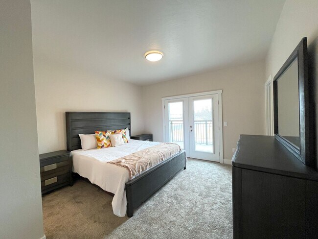 Building Photo - Beautiful 3 Bed/ 2 1/2 Bath Townhomes
