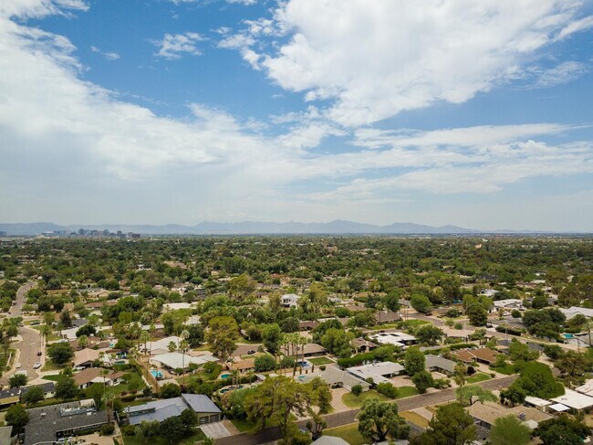 Building Photo - 510 E Belmont Ave