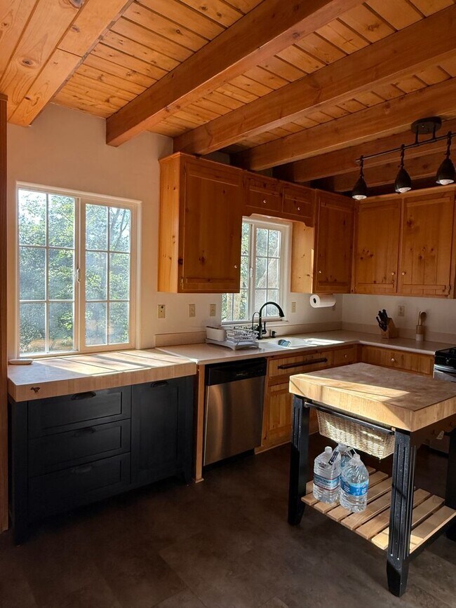 Building Photo - Beautiful Crestline Home - Private & Peaceful