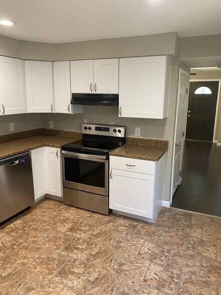 Building Photo - 306 Lindsay Ave