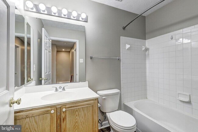 Building Photo - 9306 Vanguard Ct