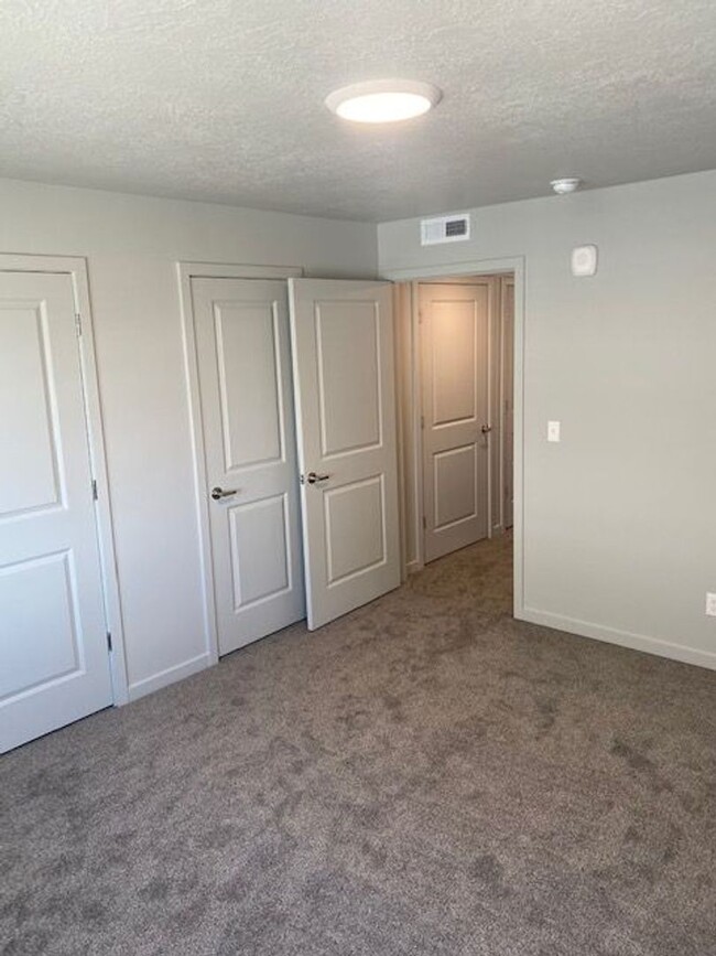 Building Photo - Beautiful 2 Bedroom Condo in Provo!