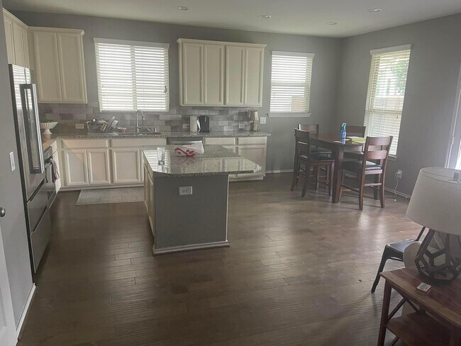 Building Photo - 1917 Barrel Oak Dr