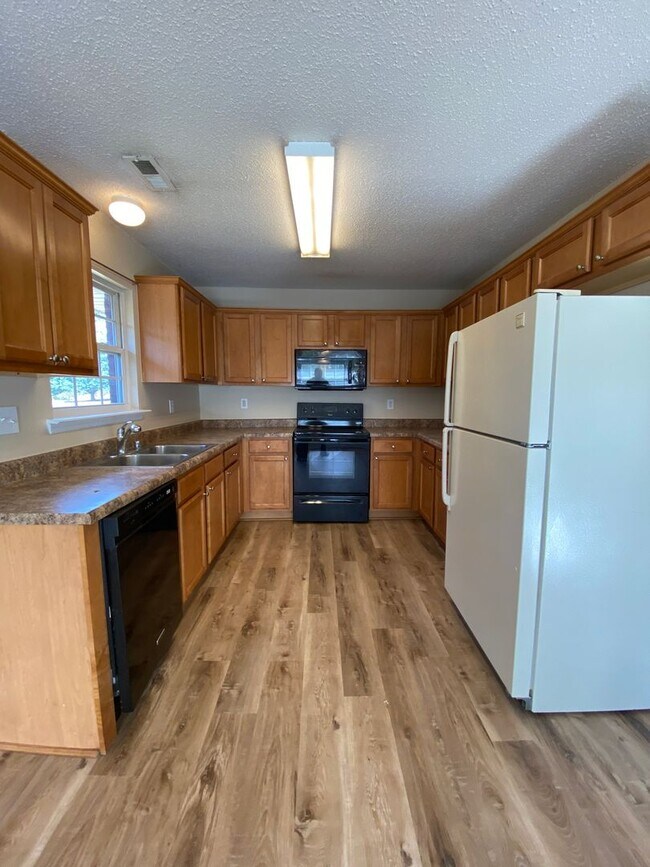 Building Photo - Available For Immediate Move-In!