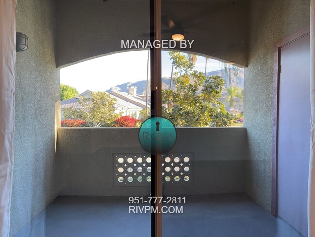 Building Photo - DISCOVER YOUR DREAM CONDO IN CANYON CREST!!