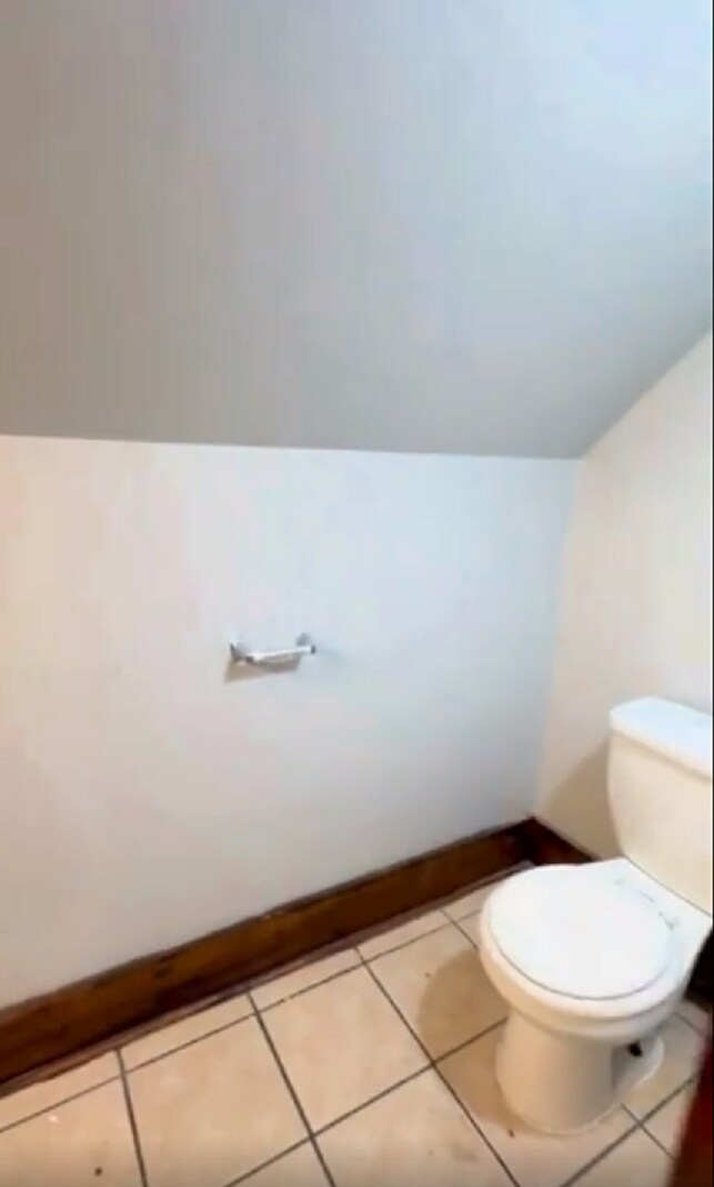 Building Photo - 2855 E 82nd St