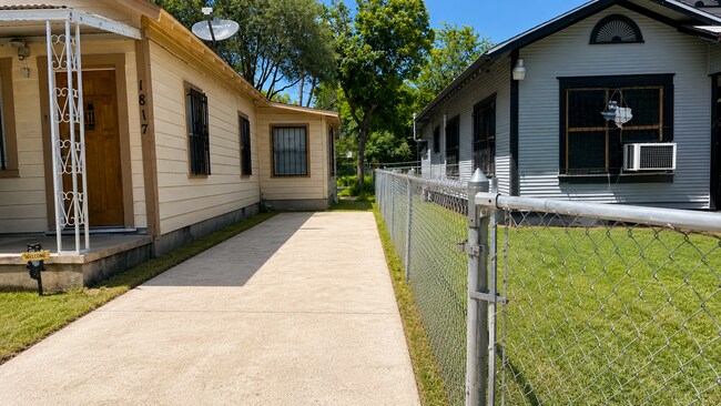 Building Photo - 1817 San Luis St