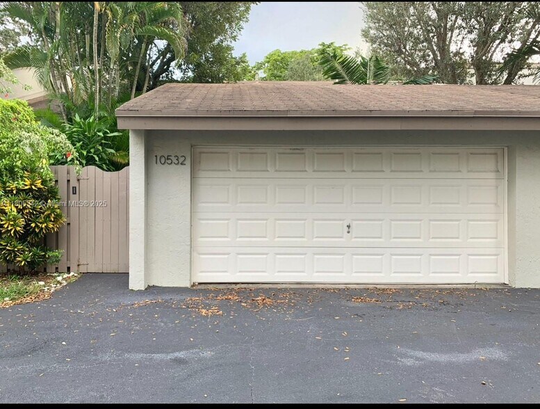 Building Photo - 10532 SW 112th Ave