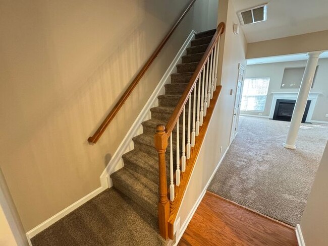 Building Photo - For Rent: Freshly Updated 3BR Townhome in ...