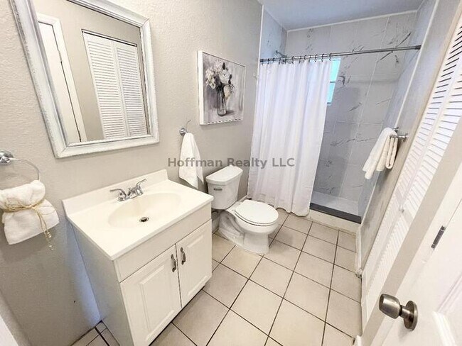 Building Photo - 3-Bed, 1-Bath, South Tampa Home