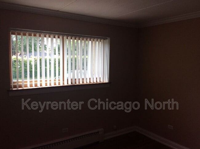 Building Photo - 1805 W Touhy Ave