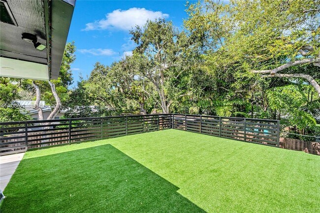 Building Photo - 11340 SW 74th Ct