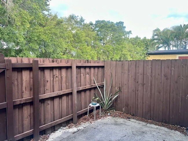 Building Photo - Cozy 2 Bedroom 2.5 Bath Two Story Condo