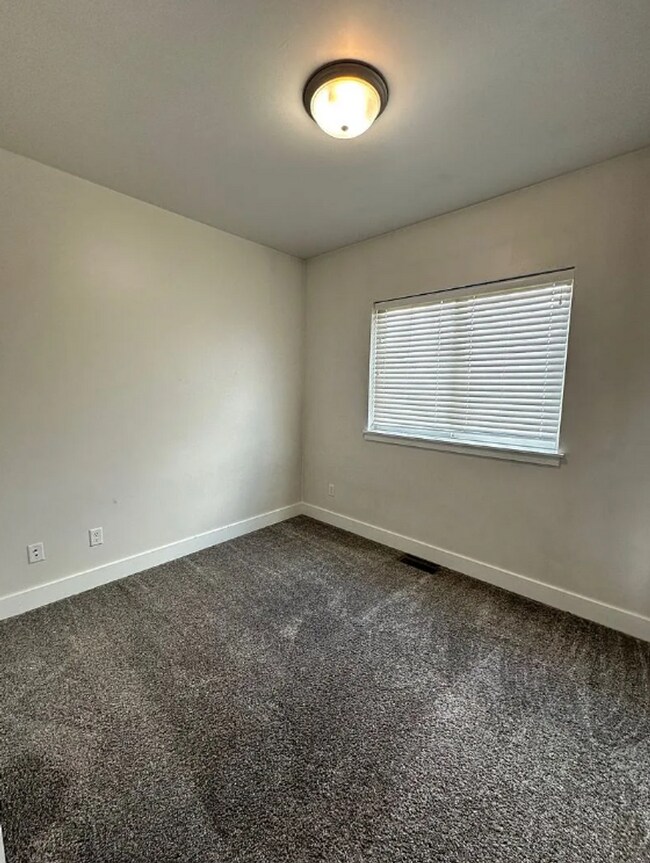 Building Photo - 365 N Ferguson Ave