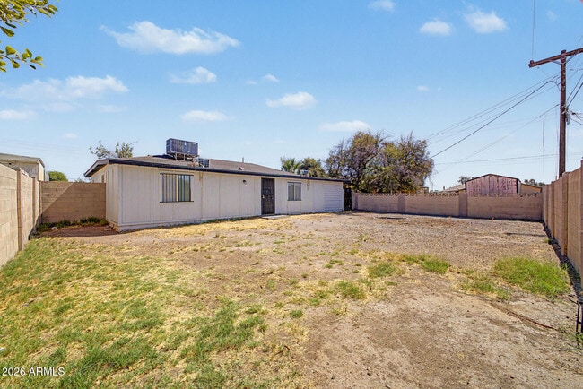 Building Photo - 3143 W Glendale Ave