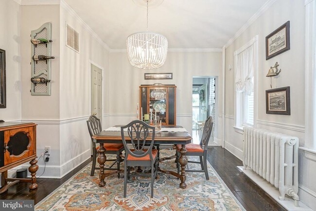 Building Photo - 6 E Collings Ave