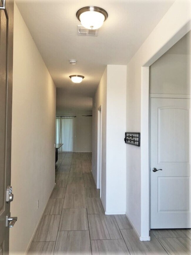 Building Photo - Coming Soon! Stunning 3 bed, 2 bath locate...