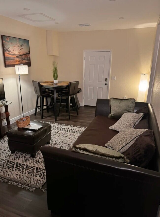 Building Photo - 1265 Aquarius Ave