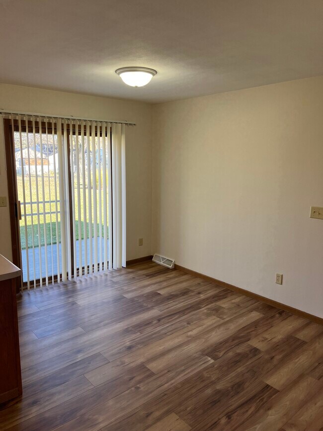 Dinning room - 581 Evans Dr