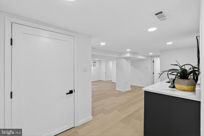 Building Photo - 2932 Yost Pl NE