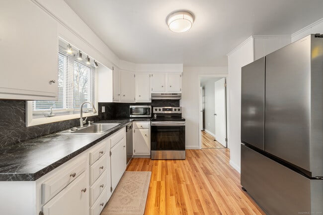 Building Photo - 46 Elaine Rd