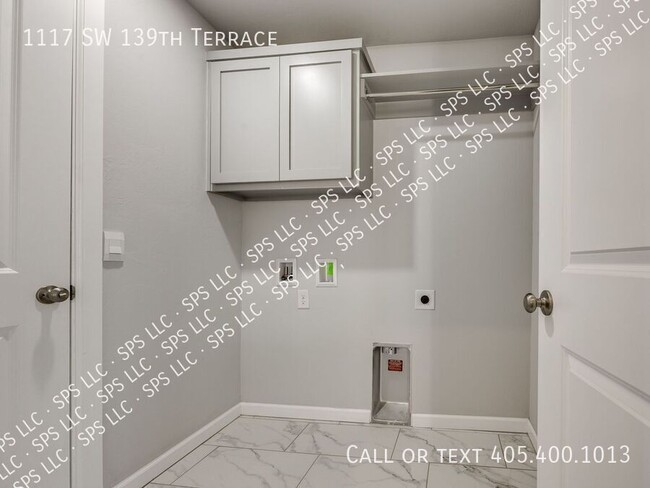 Building Photo - 1117 SW 139th Ter