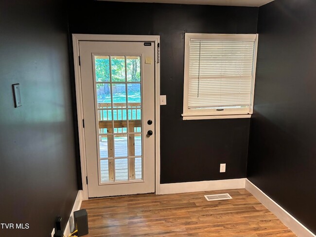 Building Photo - 2703 W Walnut St