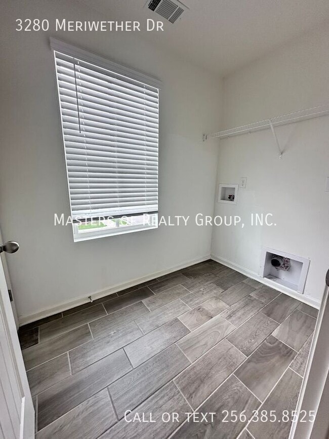 Building Photo - 3280 Meriwether Dr