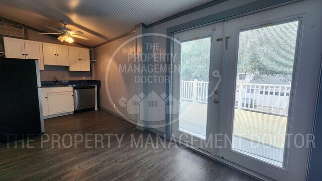 Building Photo - 4BR/2.5BA Tampa Home | Dual Kitchen Areas, Private Bedroom & Fresh Updates