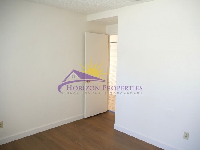 Building Photo - Open 4 Bed 2 Bath 1,407sqft Single Family Home