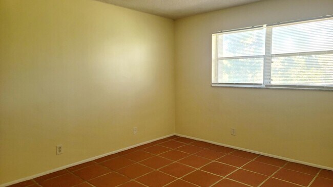 Building Photo - 7911 N Colony Cir