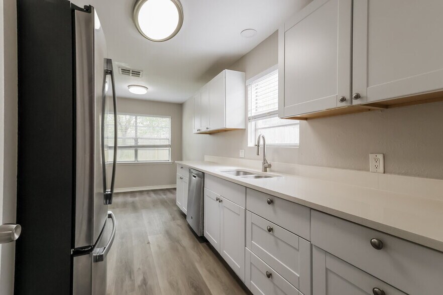 Building Photo - 25106 Lynbriar Ln