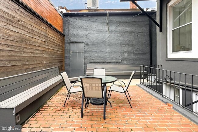 Building Photo - 738 11th St NE