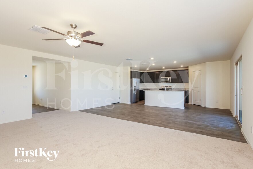 Building Photo - 8434 S 258th Dr