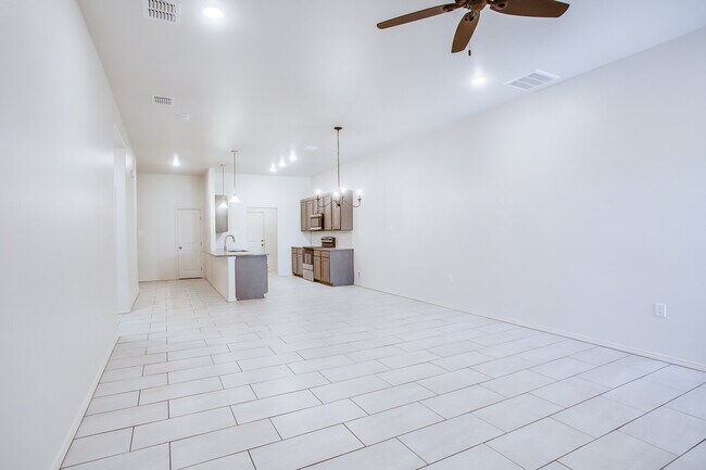 Building Photo - "Charming 3-Bedroom Retreat with 2 Full Baths in Wolfforth - 1465 Sq Ft of Comfort!"