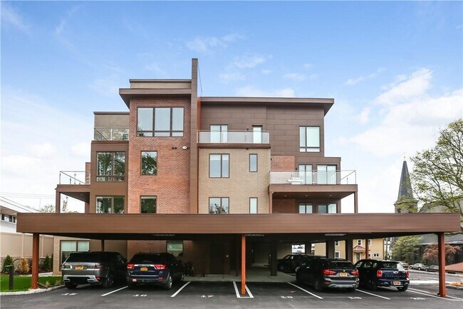 Building Photo - 422 E Boston Post Rd