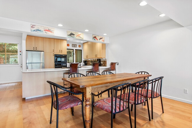 Building Photo - 100 N 8th St