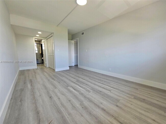 Building Photo - 1490 NW 43rd Ave