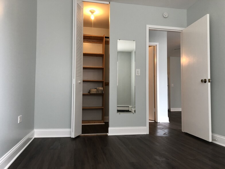 Building Photo - 607 W Wrightwood Ave
